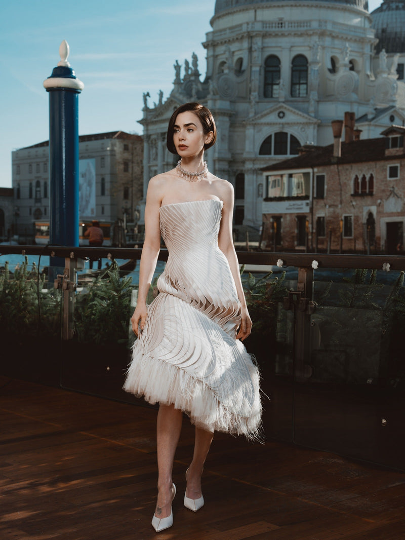 LILY COLLINS WEARS SCHIAPARELLI HAUTE COUTURE<br>TO THE “EMILY IN PARIS: SEASON 5” PHOTOCALL