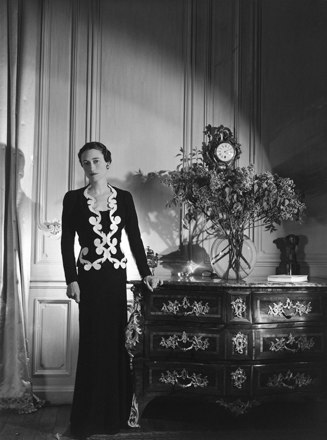 WALLIS SIMPSON PORTANT UNE TENUE SCHIAPARELLI