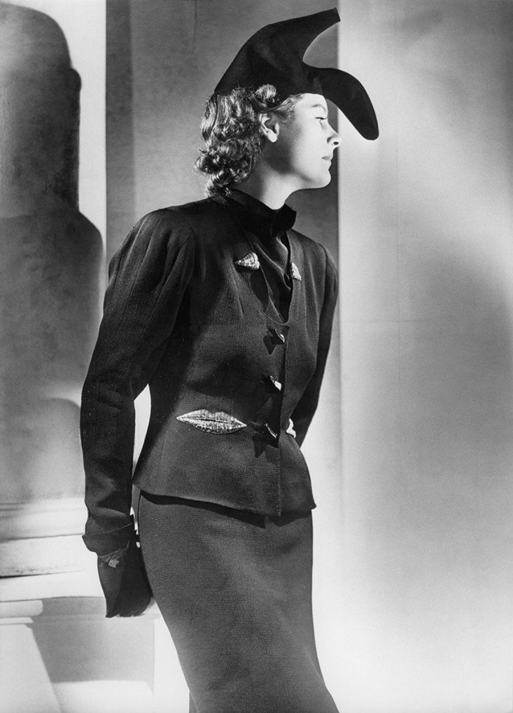 SCHIAPARELLI HAT-SHOW SCHIAPARELLI HAT-SHOW