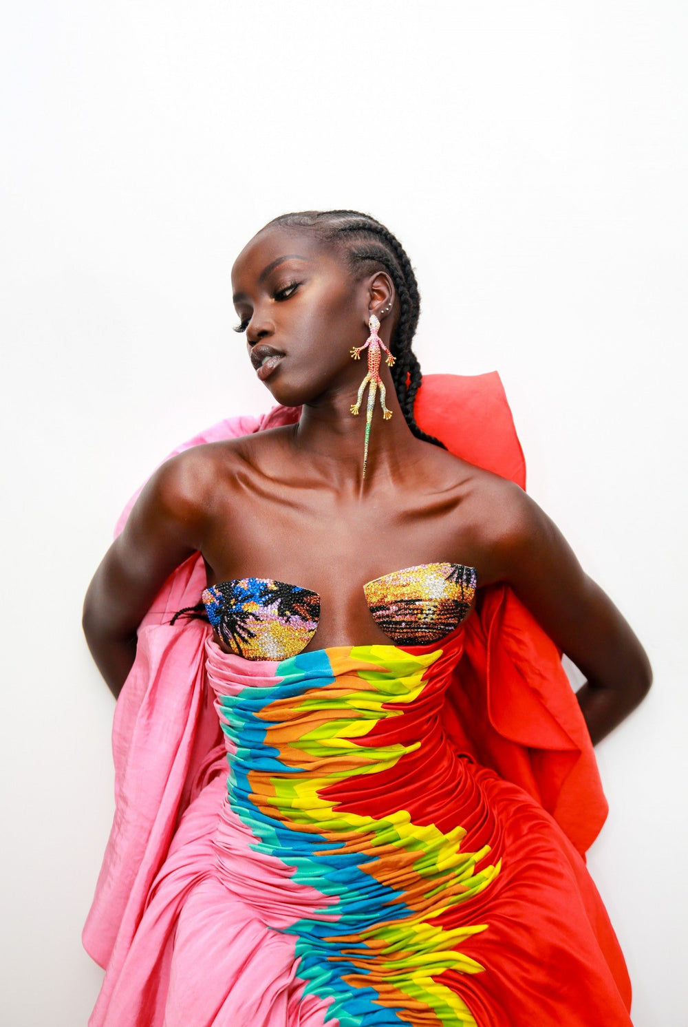 ANOK YAI EN SCHIAPARELLI HAUTE COUTURE<br>À LA SOIRÉE HARPER’S BAZAAR ICONS