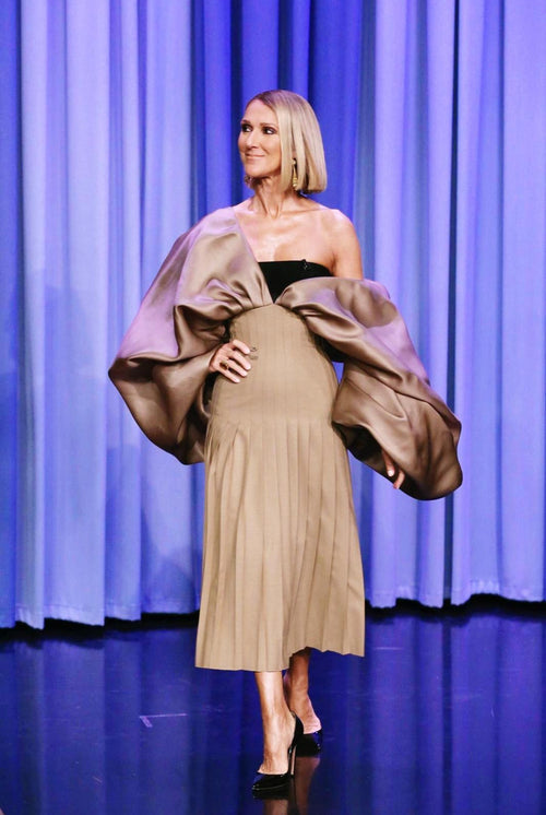 CÉLINE DION EN SCHIAPARELLI HAUTE COUTURE SUR LE PLATEAU DE JIMMY FALLON