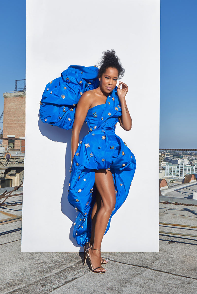 REGINA KING EN SCHIAPARELLI HAUTE COUTURE À LA 72ÈME CÉRÉMONIE DES EMMY AWARDS