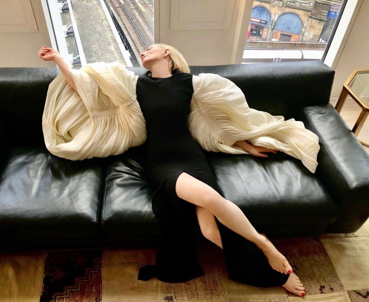 CATE BLANCHETT EN SCHIAPARELLI HAUTE COUTURE PRINTEMPS-ÉTÉ 2021