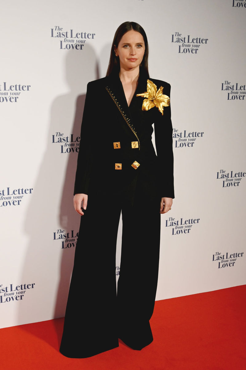 FELICITY JONES WORE SCHIAPARELLI FALL WINTER 2021 READY-TO-WEAR