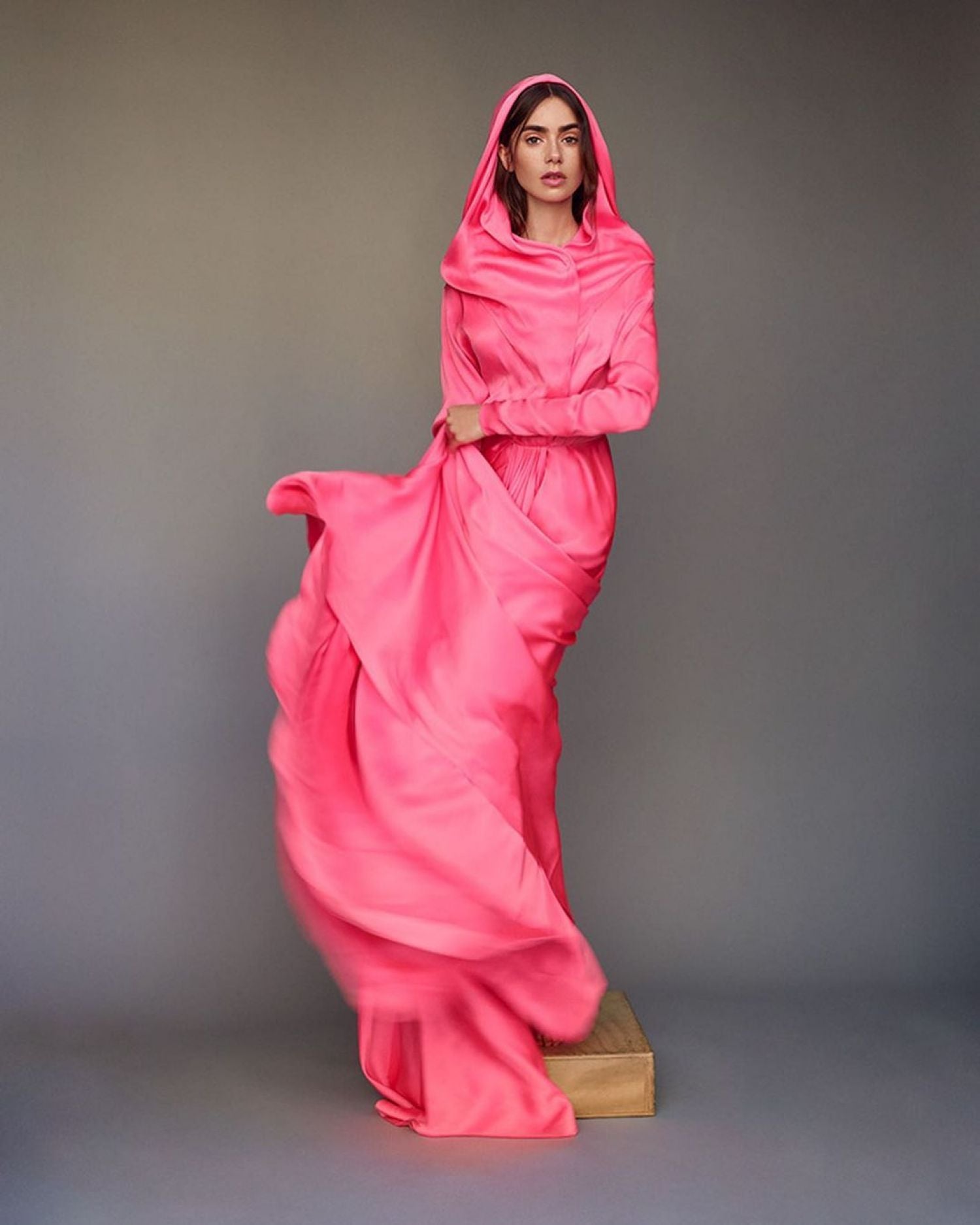 LILY COLLINS WORE SCHIAPARELLI FALL WINTER 2021/2022 READY-TO-WEAR