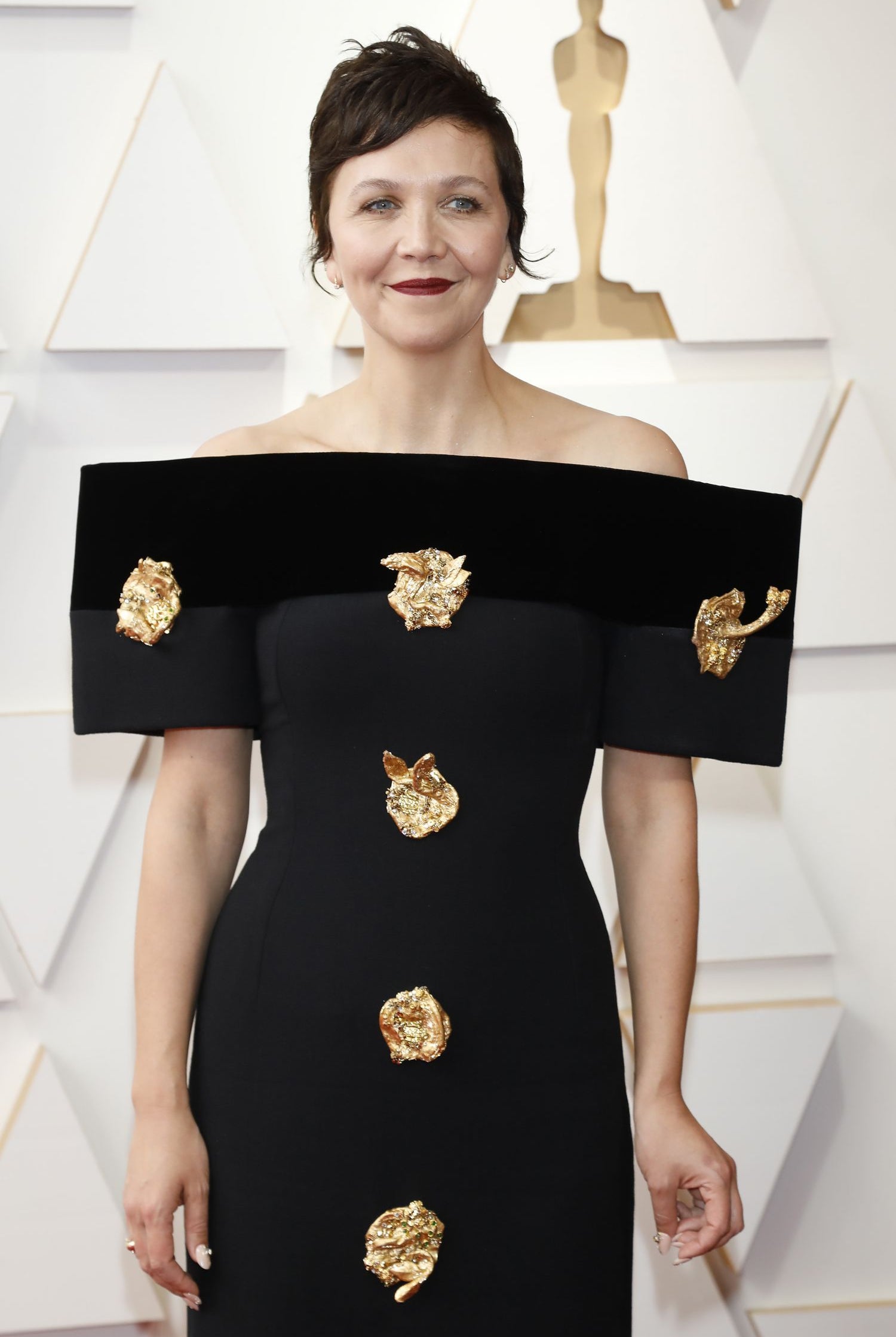 MAGGIE GYLLENHAAL WORE CUSTOM SCHIAPARELLI HAUTE COUTURE TO THE 94TH ACADEMY AWARDS