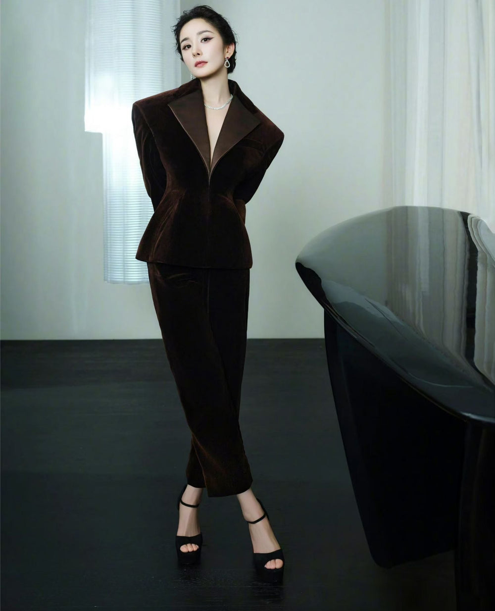 YANG MI WORE SCHIAPARELLI HAUTE COUTURE<br>TO THE 2024 VOGUE CHINA ANNUAL GALA