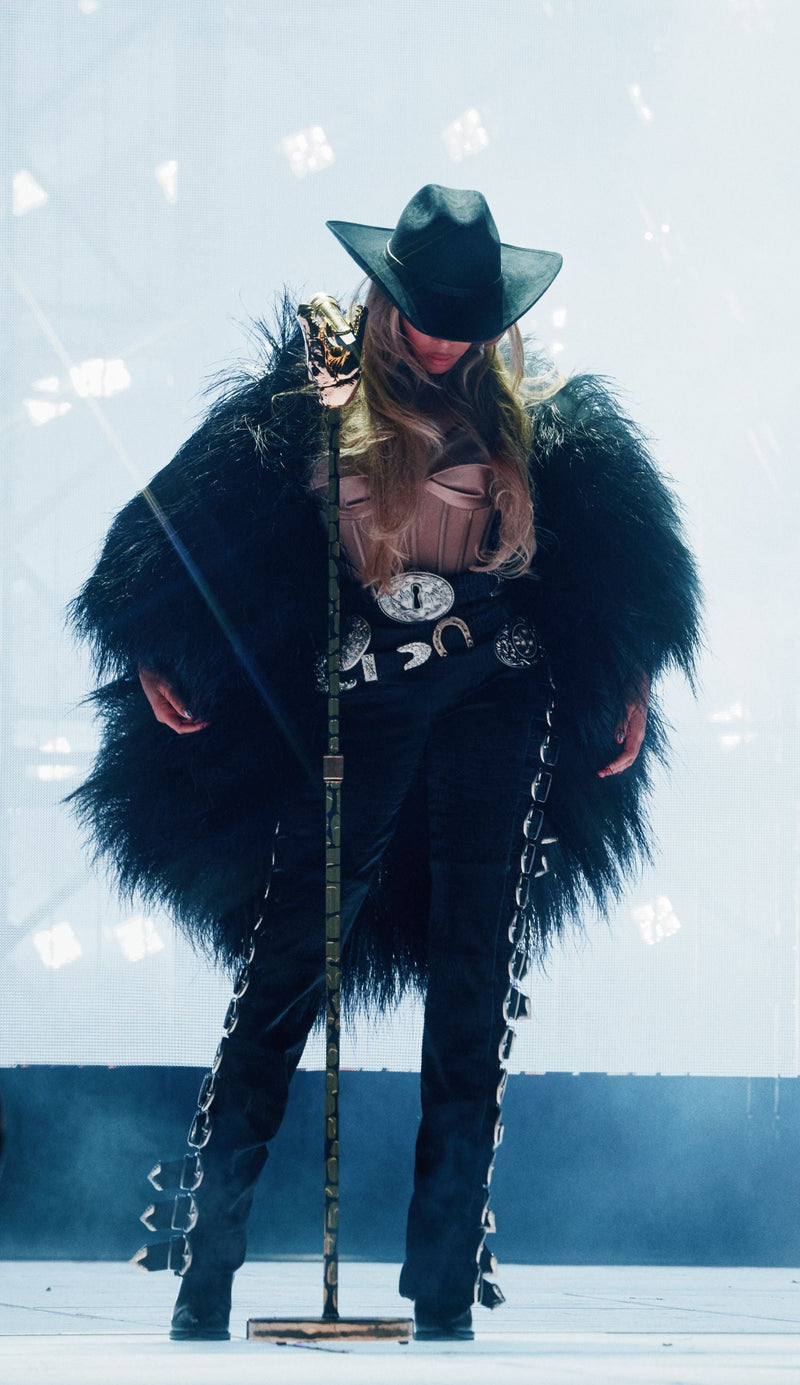 BEYONCE WEARS CUSTOM SCHIAPARELLI HAUTE COUTURE<br>TO THE COWBOY CARTER TOUR