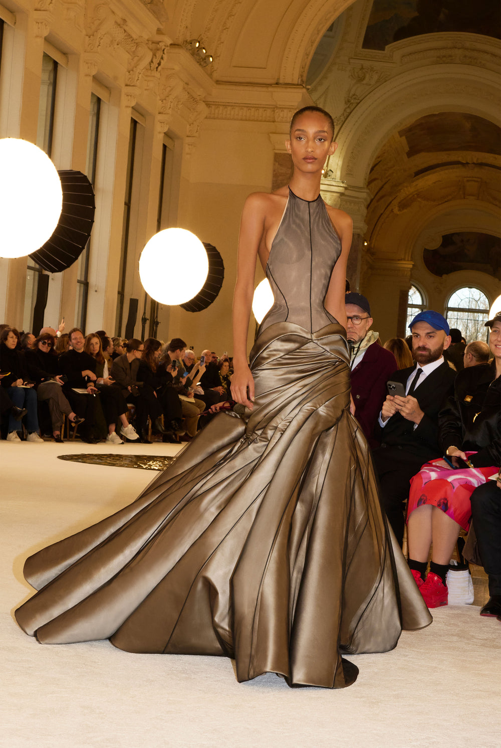LOOK 32