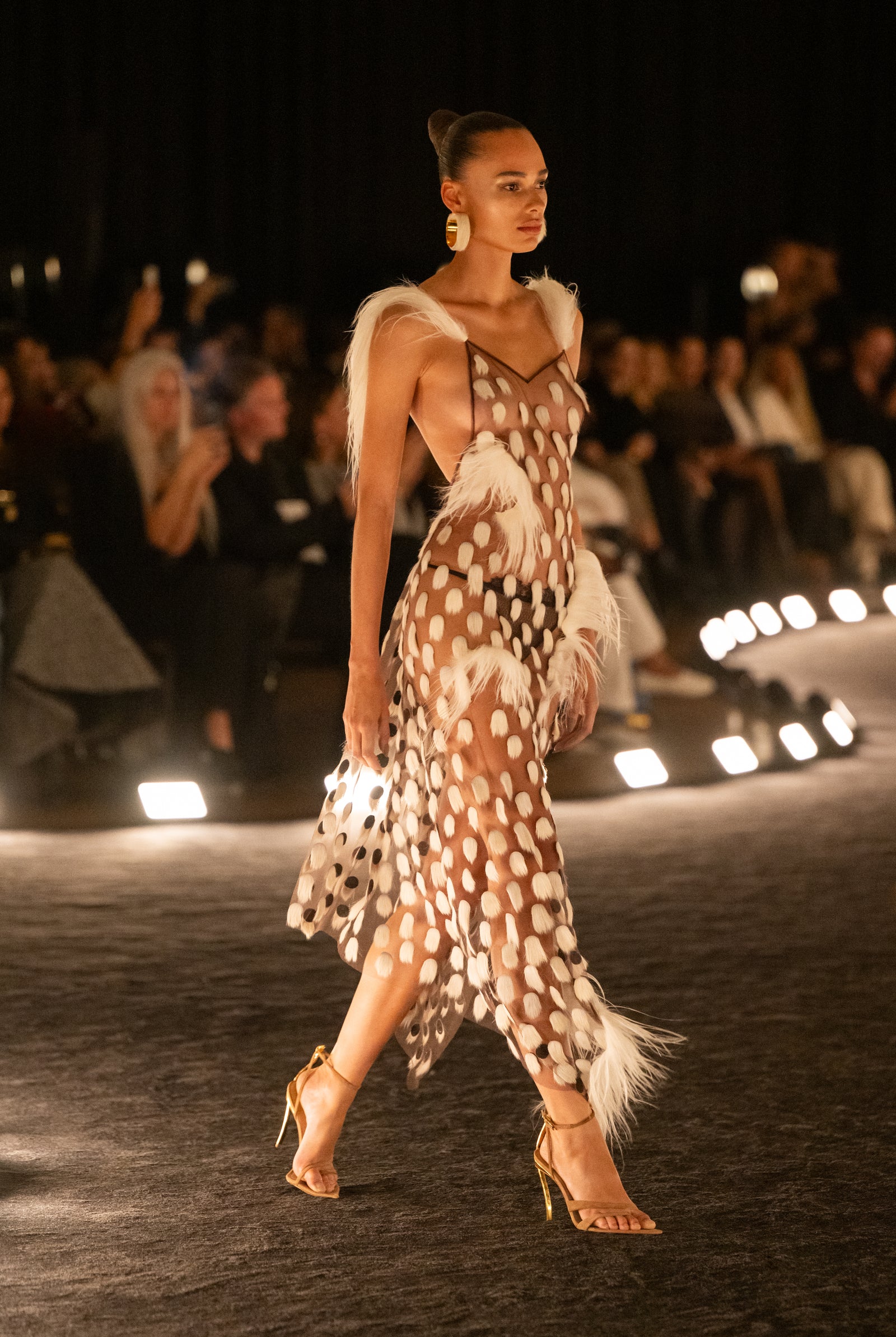 LOOK 44