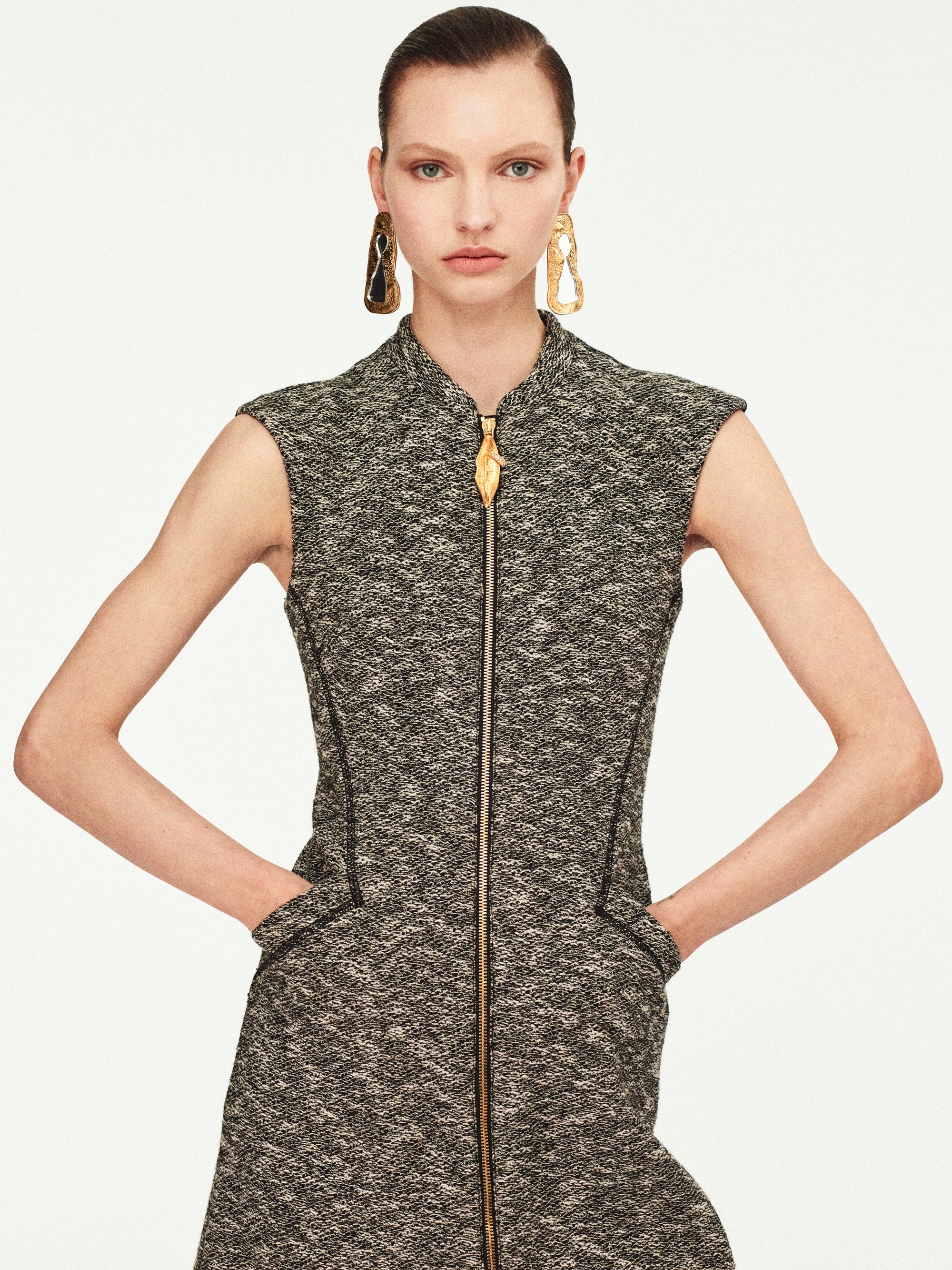 SLEEVELESS ZIP-UP DRESS