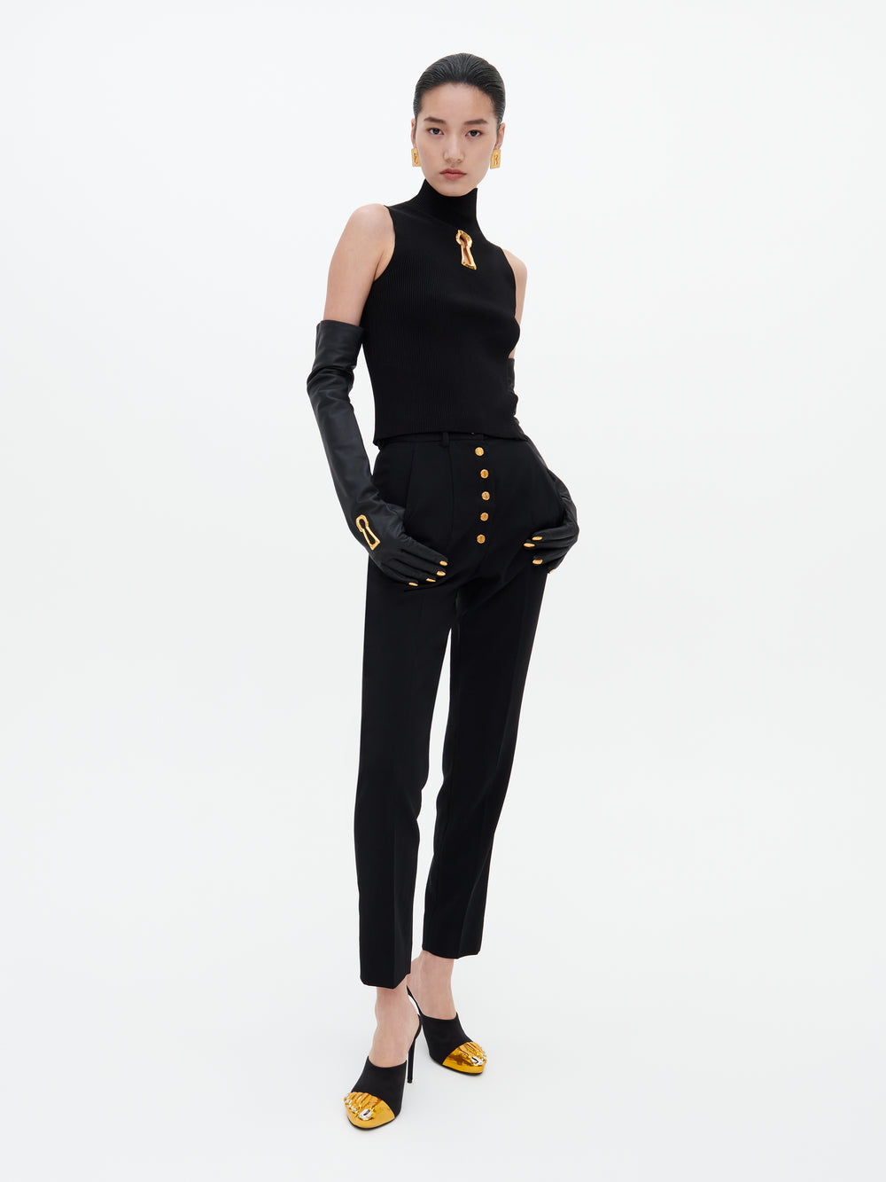 main_PU70455000_999