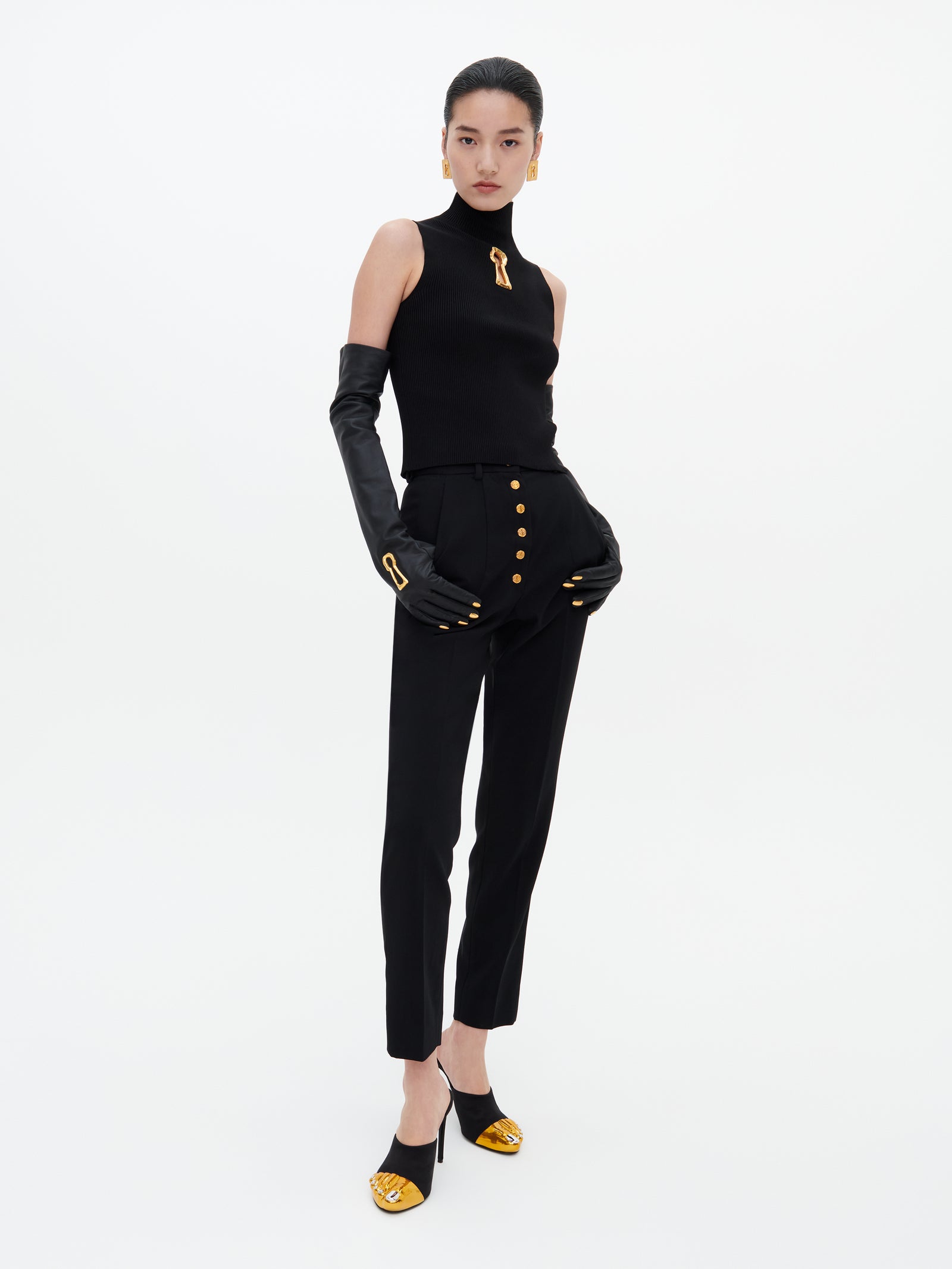 main_PU70455000_999