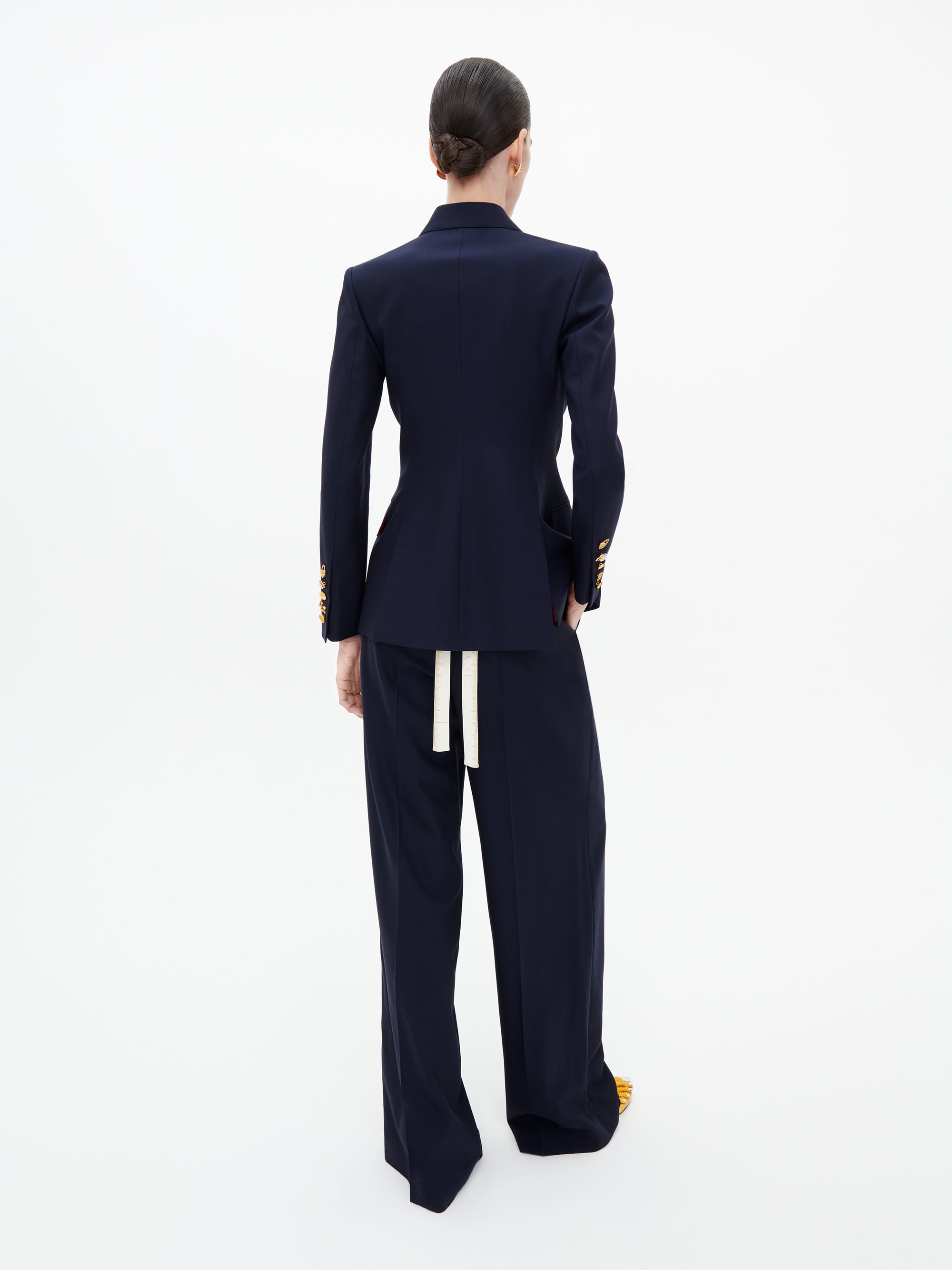 worn_IC00VE013402S_701