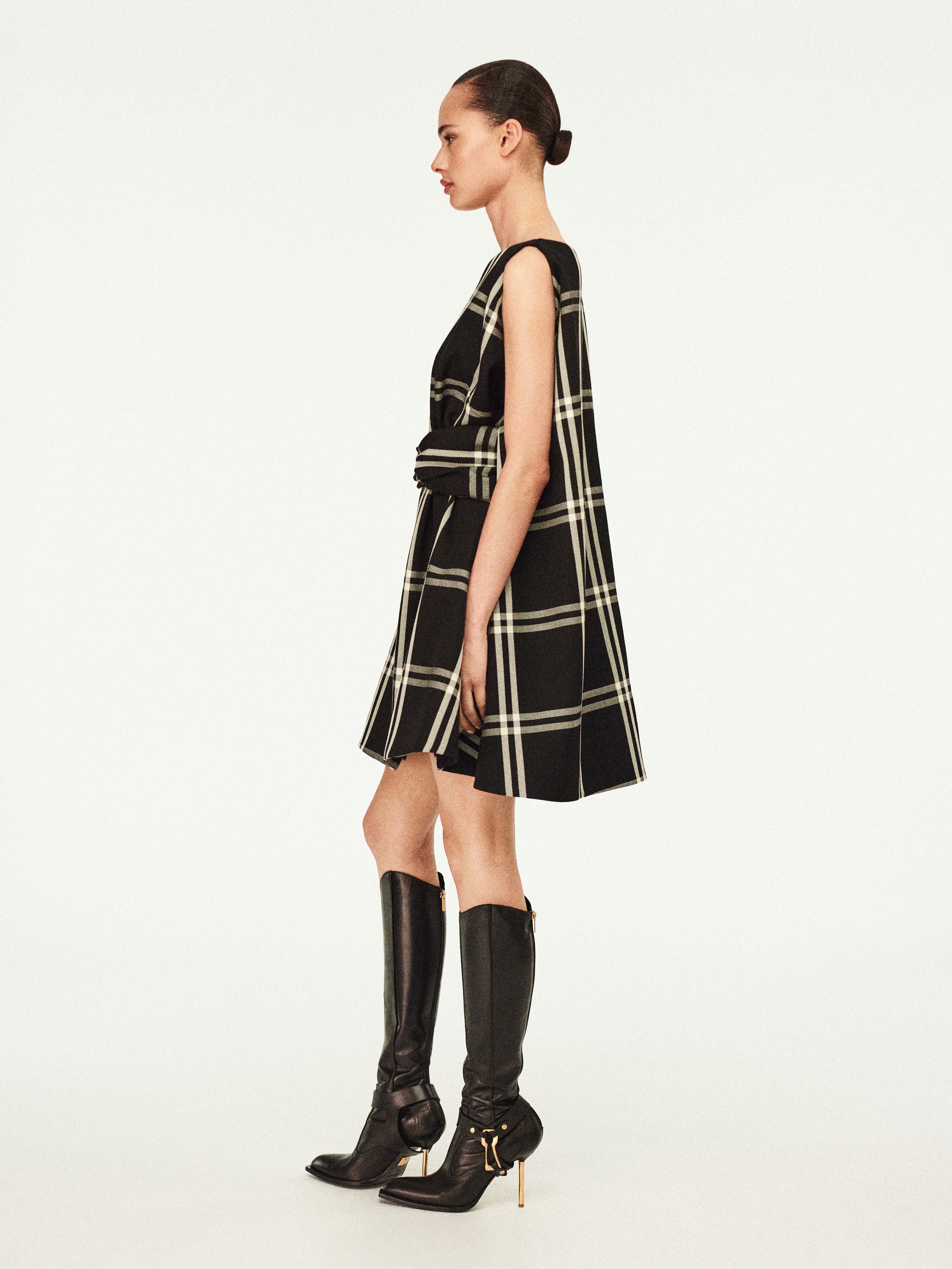 worn_RO02493814_999