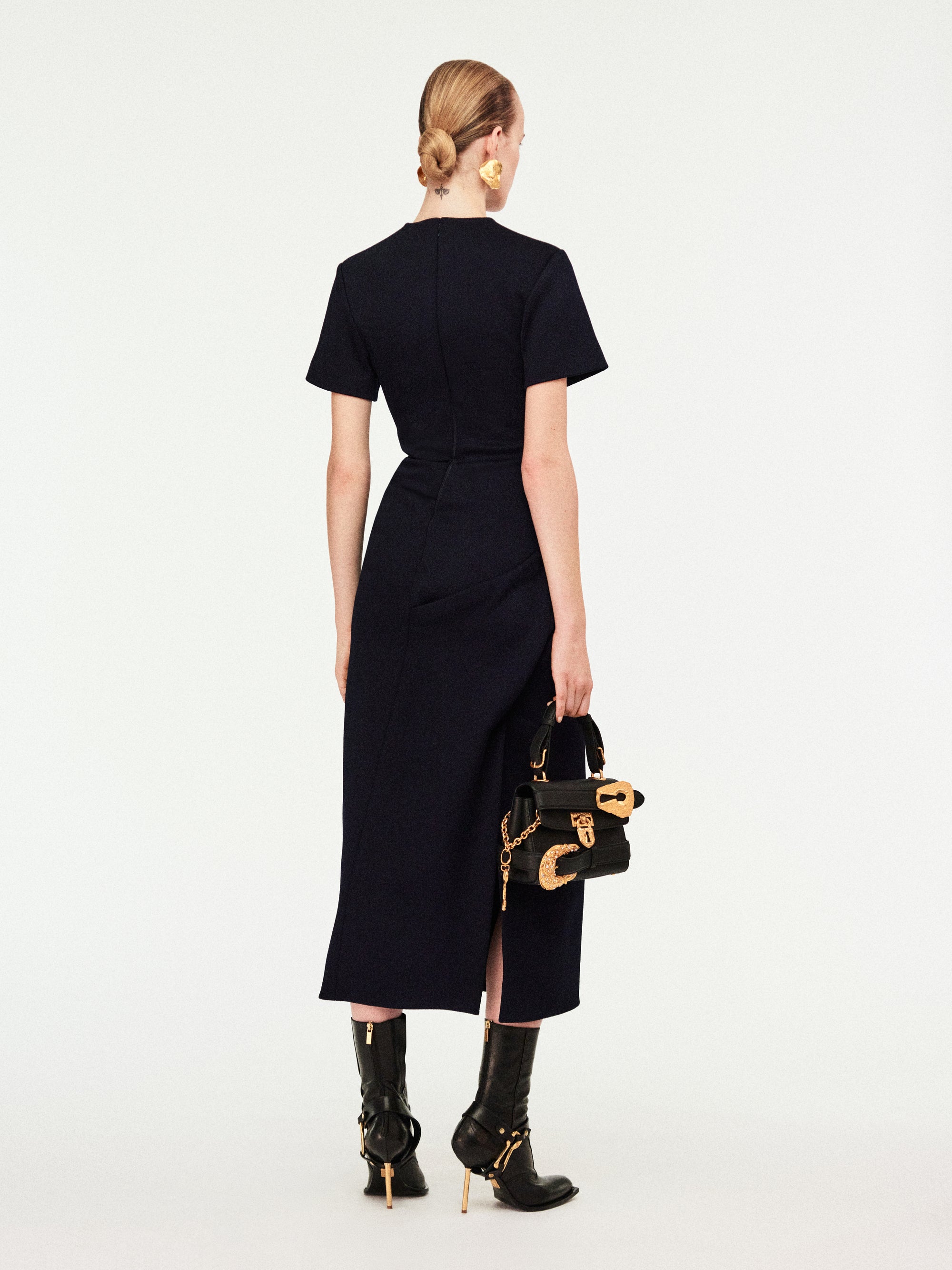 worn_RO02826113_701