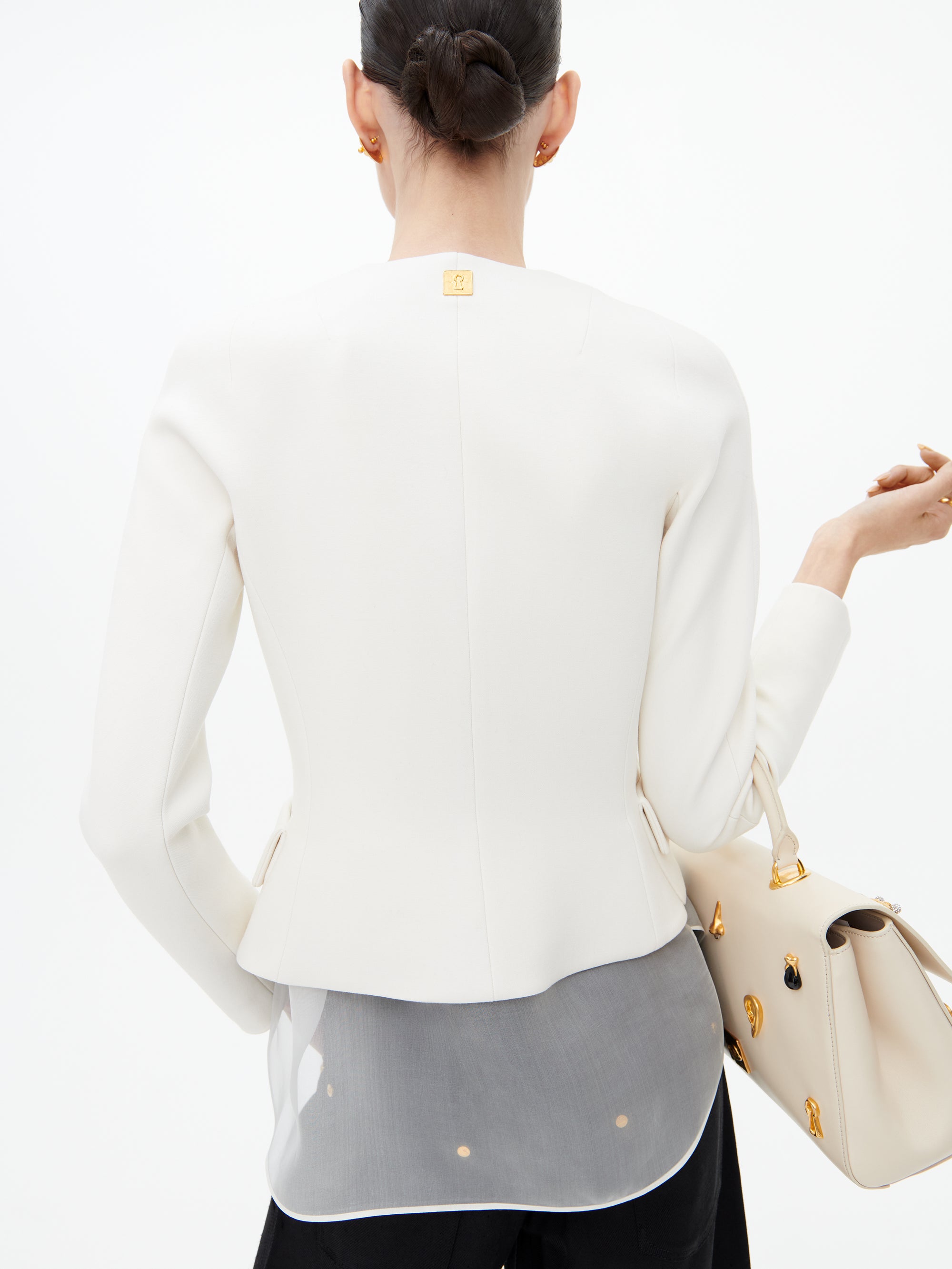 worn_VE00012401_107