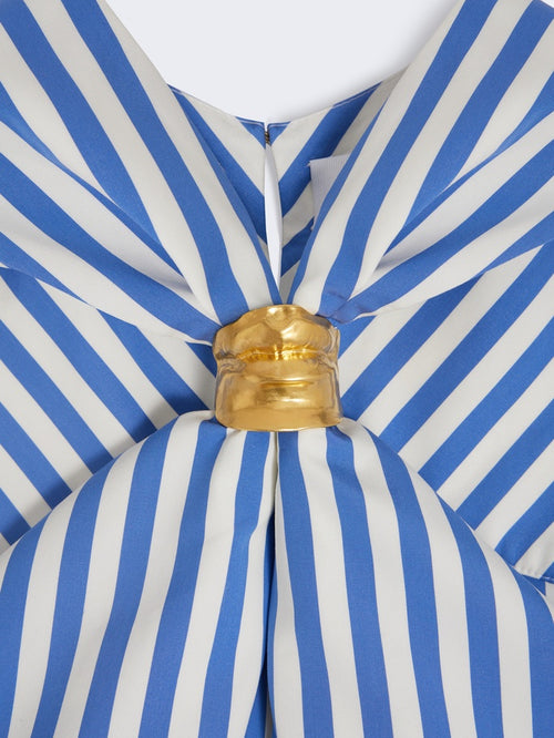 zoom1_RO01810437_700