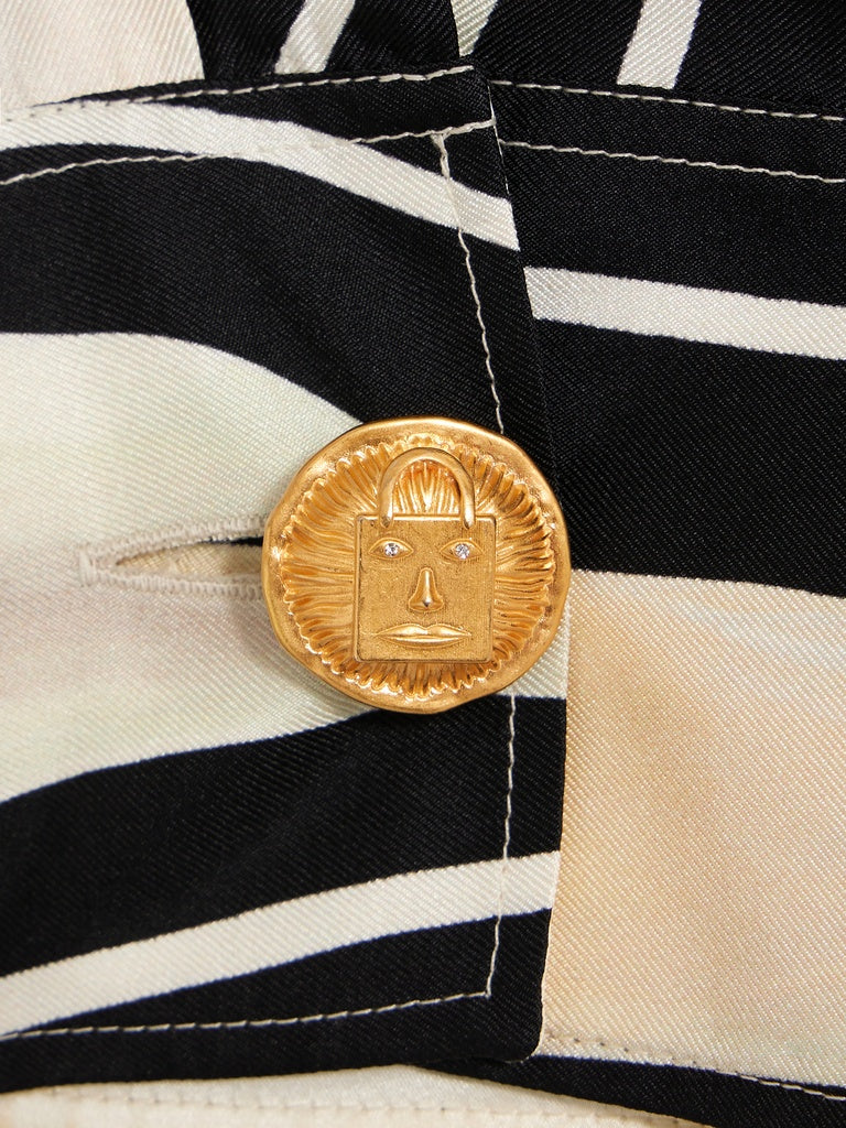 zoom1_RO02033007_982