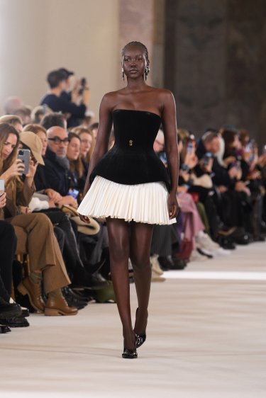 Maison Schiaparelli - Haute Couture Fall-Winter 2023/24 : 19 / 30 - LOOK 19