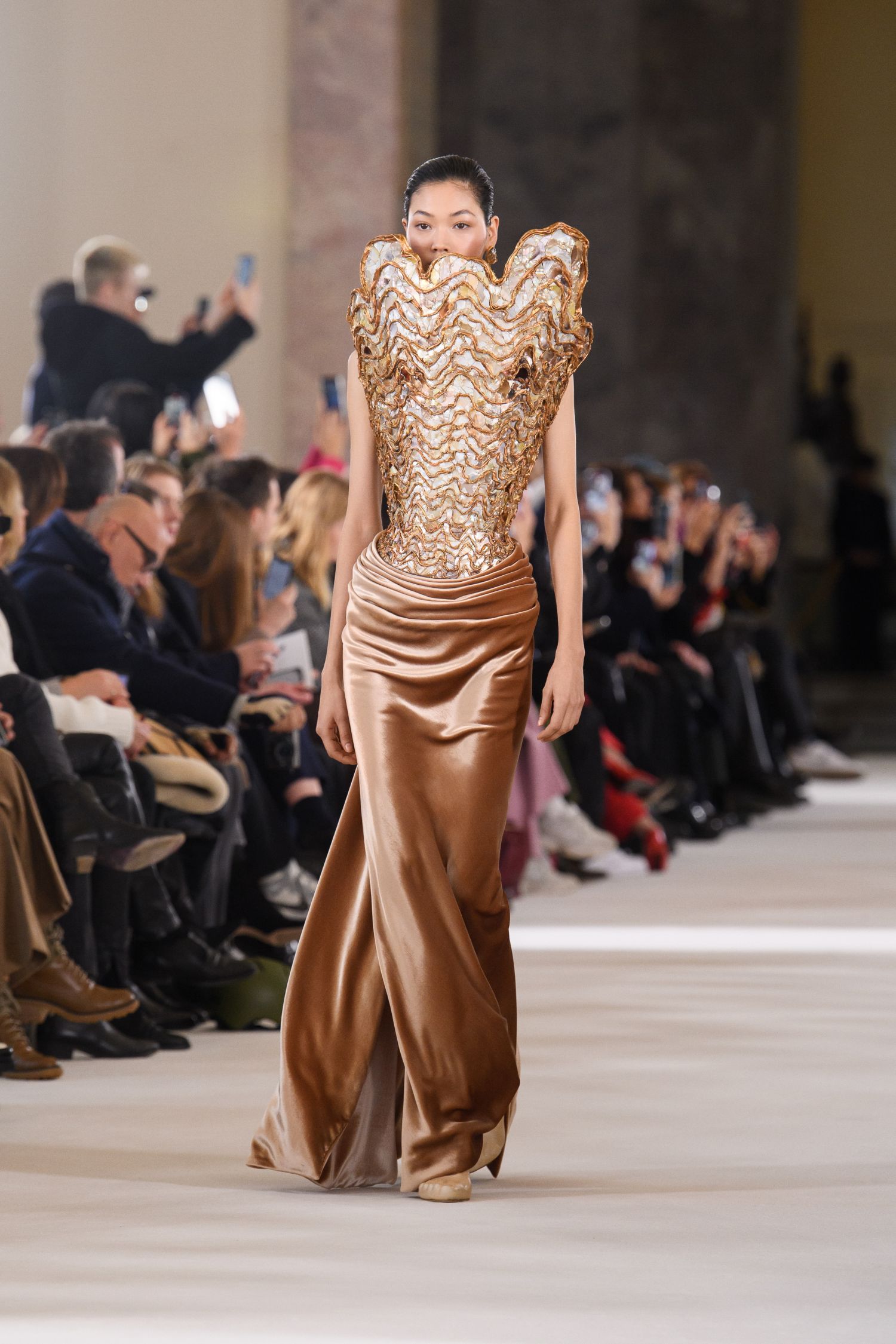 Maison Schiaparelli Haute Couture SPRINGSUMMER 2023 9 / 32 LOOK 9
