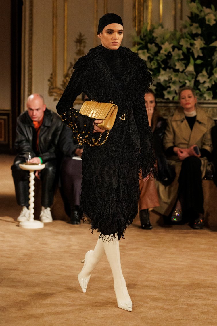 Maison Schiaparelli - Haute Couture Fall-Winter 2023/24 : 11 / 30 - LOOK 11