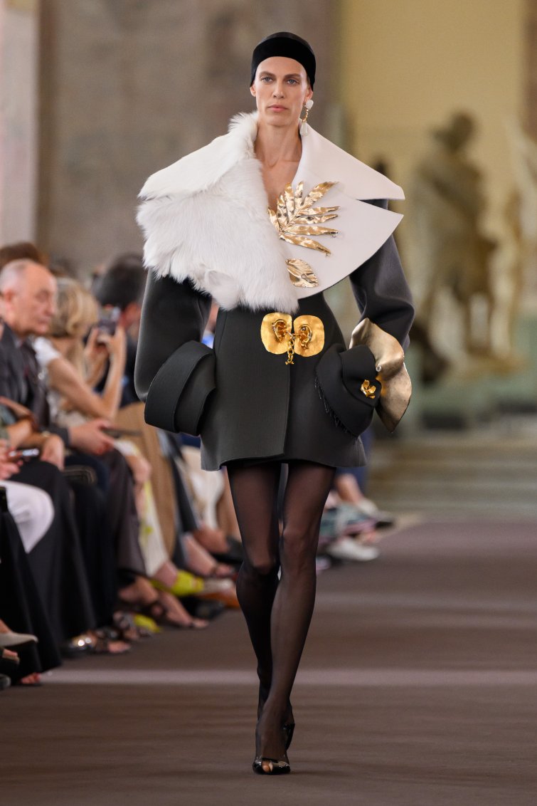 Maison Schiaparelli - Haute Couture Fall-Winter 2023/24 : 5 / 30 - LOOK 5