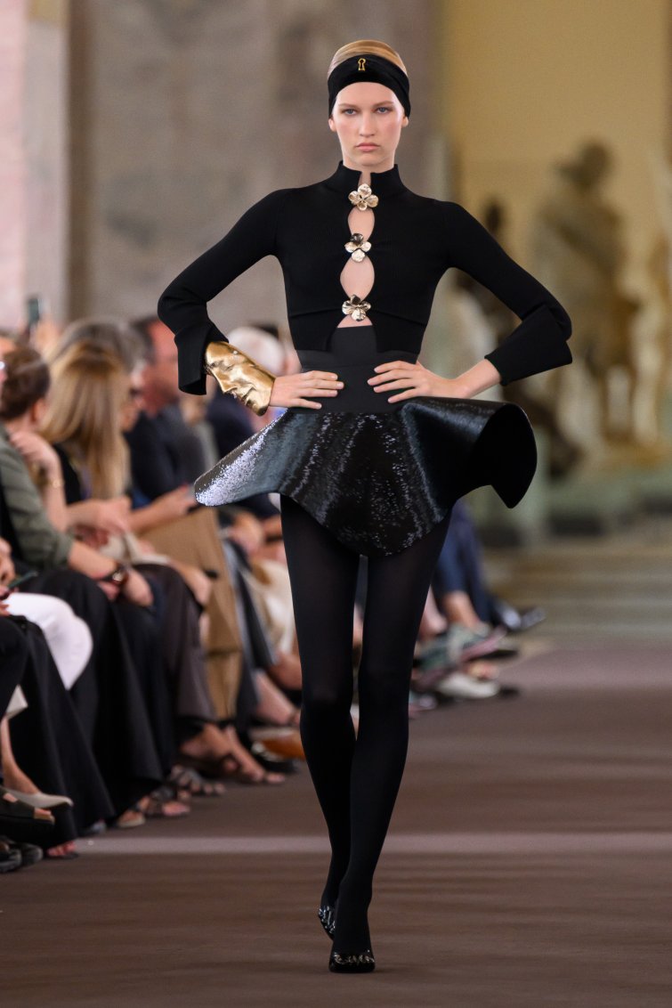 Maison Schiaparelli - Haute Couture Fall-Winter 2023/24 : 19 / 30 - LOOK 19