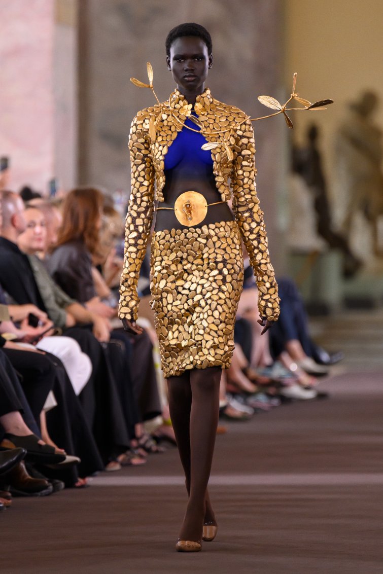 Maison Schiaparelli - Haute Couture Fall-Winter 2023/24 : 19 / 30 - LOOK 19