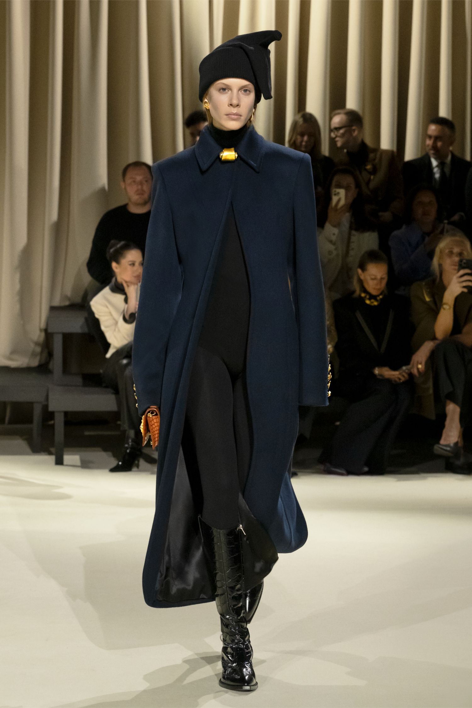 Maison Schiaparelli - Ready-to-Wear FALL-WINTER 2024/25 : 7 / 40 - LOOK 7