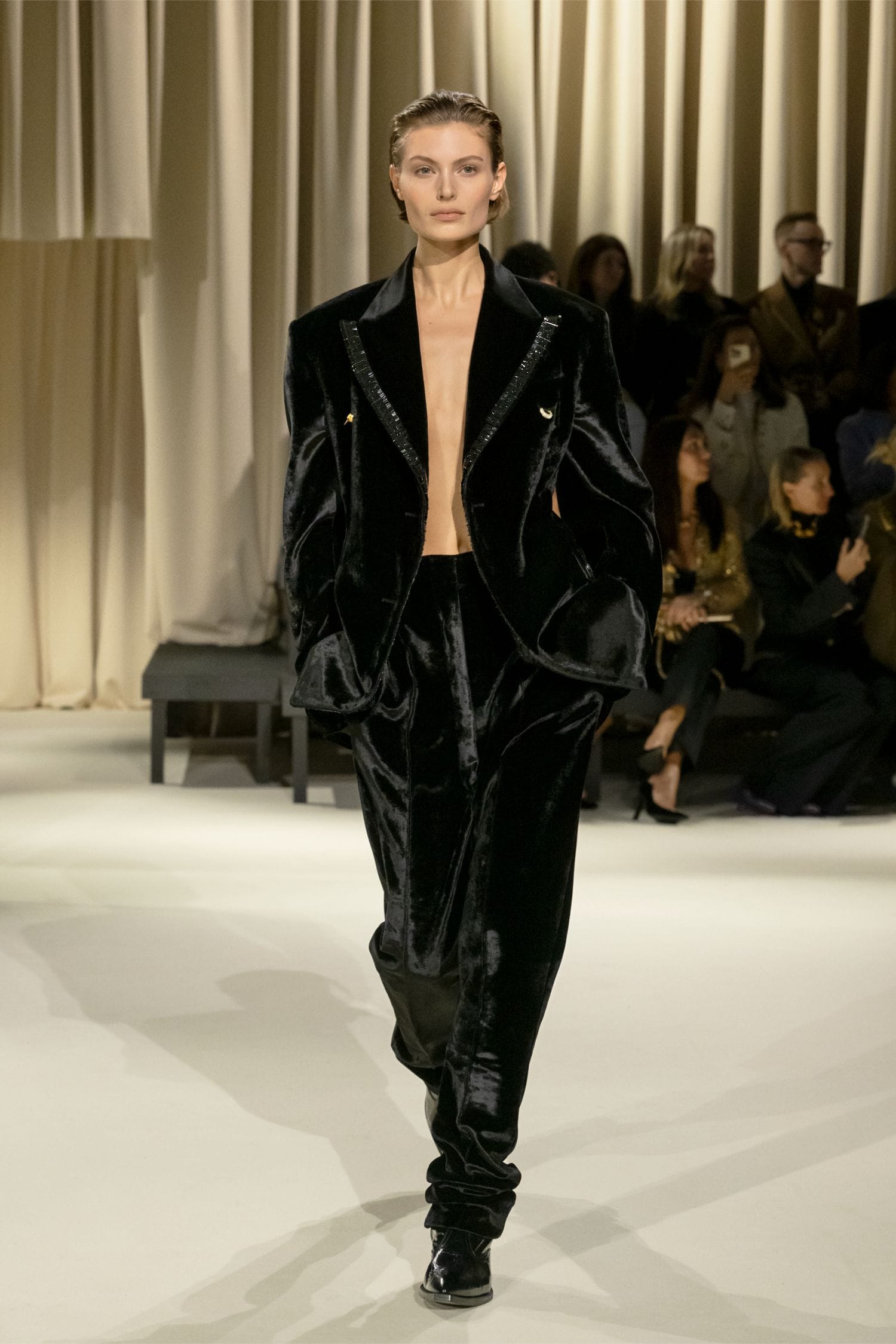Maison Schiaparelli - Ready-to-Wear FALL-WINTER 2024/25 : 35 / 40 - LOOK 35
