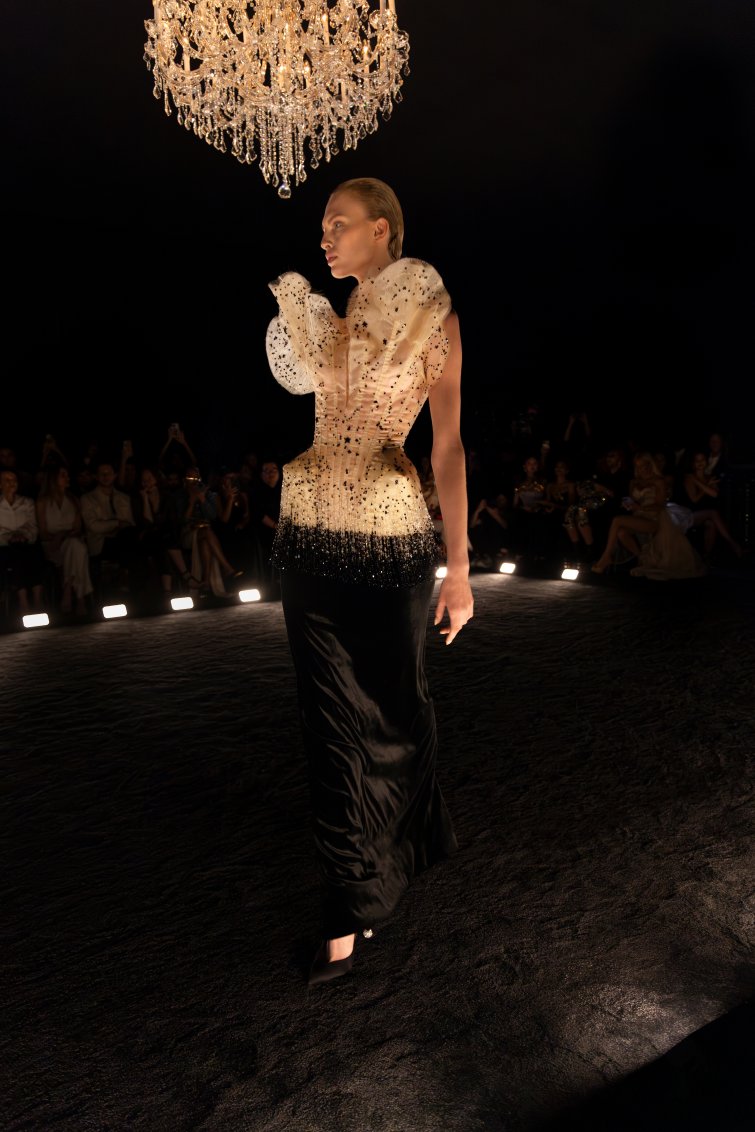 Maison Schiaparelli - Haute Couture Fall-Winter 2024/25 : 31 / 31 - Look 31