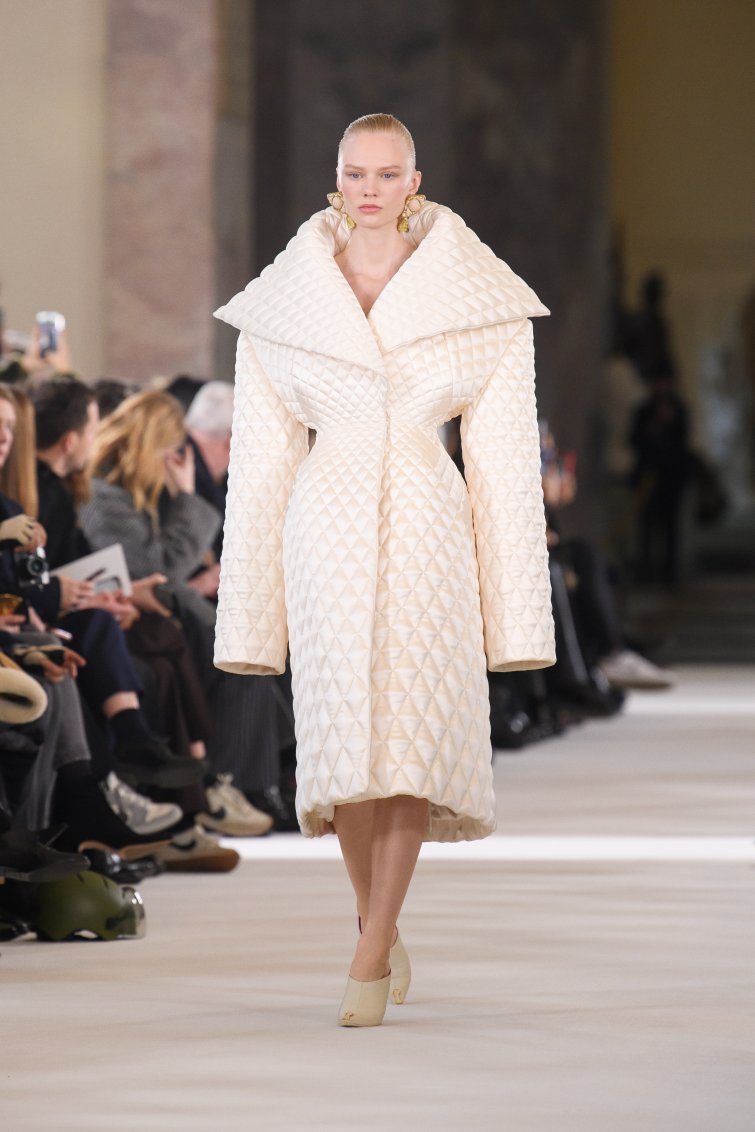 Maison Schiaparelli - Haute Couture Fall-Winter 2023/24 : 19 / 30 - LOOK 19