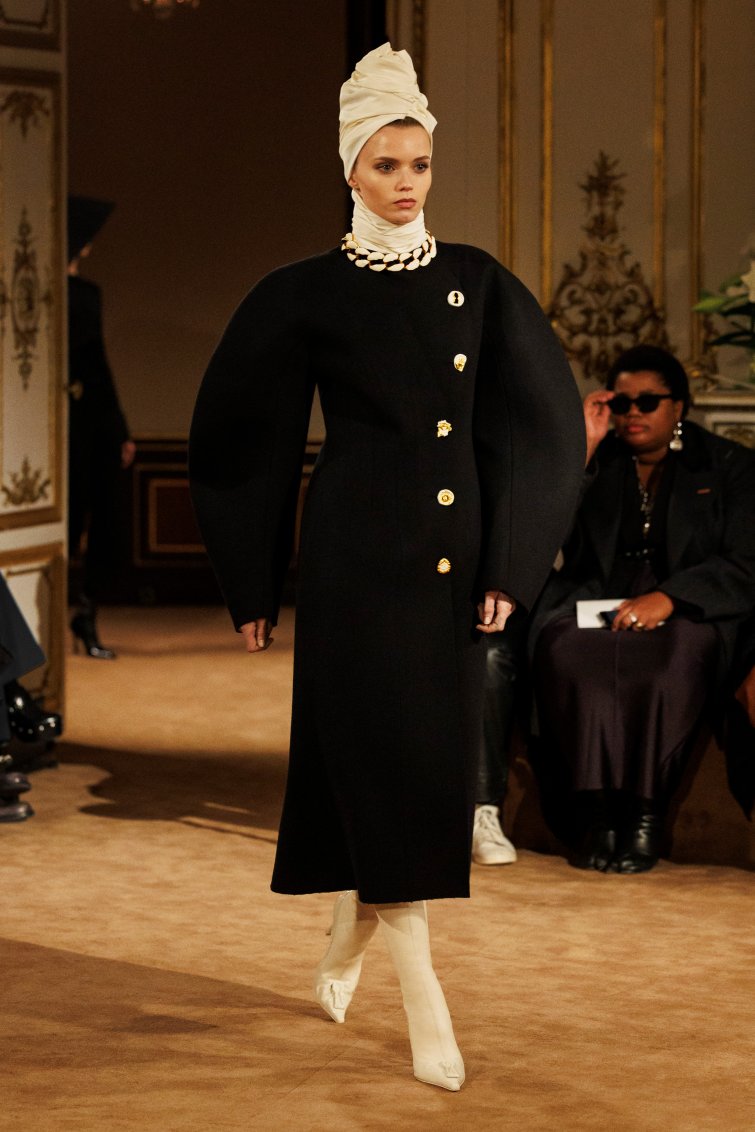 Maison Schiaparelli - Haute Couture Fall-Winter 2023/24 : 19 / 30 - LOOK 19